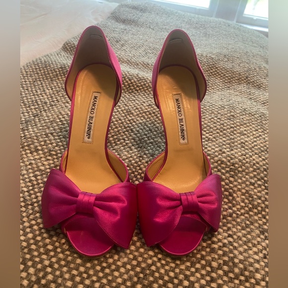 Manolo blahnik pink satin shoes size 7. - Picture 2 of 6